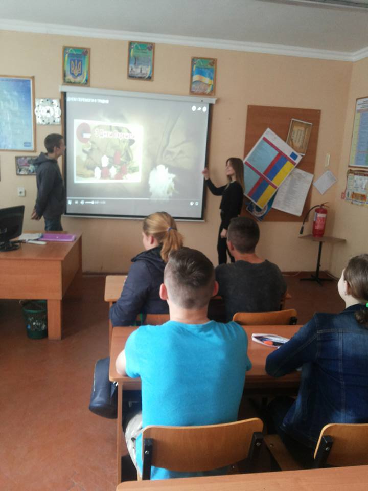 Класним керівником Стасюк О.І. була проведенна в групі 1616 класна година на тему: “День пам’яті та примирення” post thumbnail image